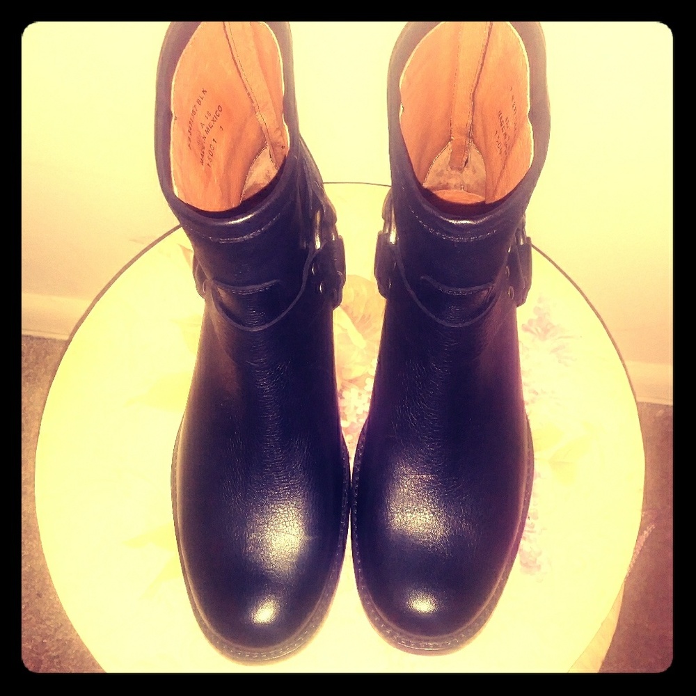 Brand new leather boot